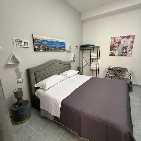 Valentino House Tessitori * נאפולי